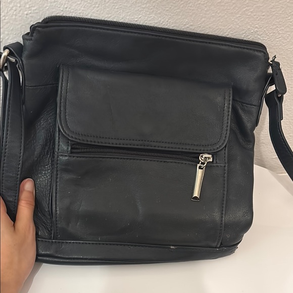 Giani Bernini Handbags - Giani Bernini Messenger Bag with Sleek Design